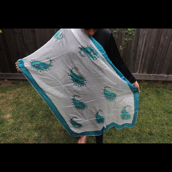 Handmade China silk scarf - Picture 3 of 3